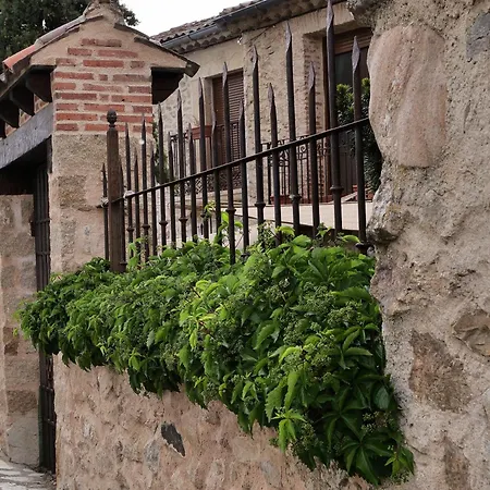 Pensión Real Mingaseda 4*